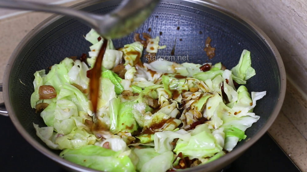 加热粽子时，用水煮还是上锅蒸？揭秘美味秘诀